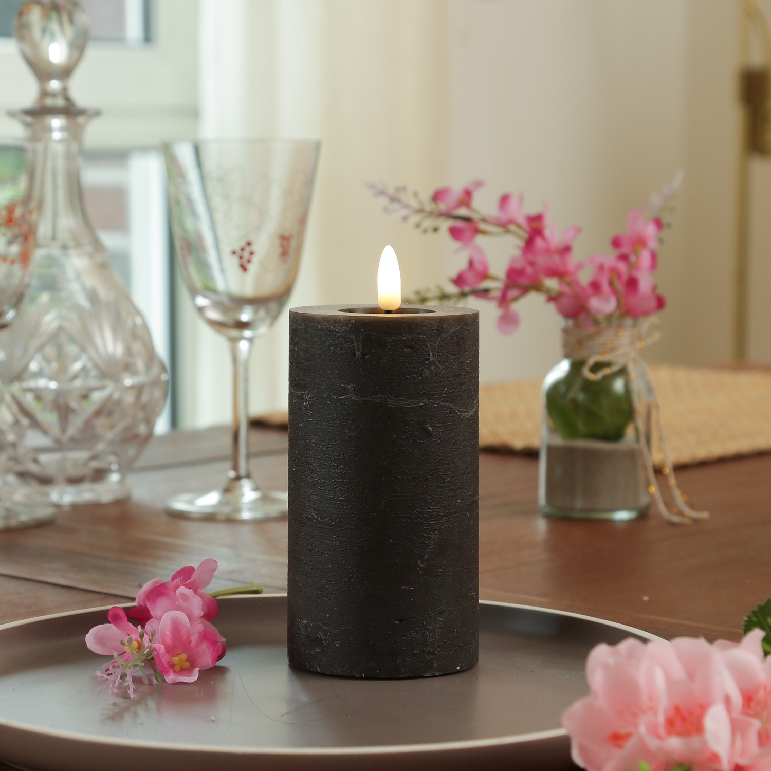 LED Kerze LINA - Rustik-Optik - Echtwachs - 3D Flamme - H: 15cm - D: 7cm - Batterie - Timer - braun