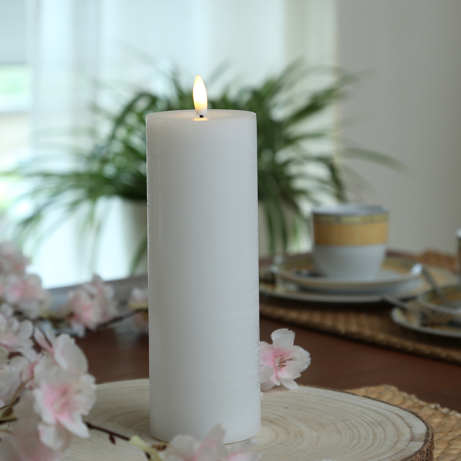 LED Kerze LINA - Rustik-Optik - Echtwachs - 3D Flamme - H: 20cm - D: 7cm - Batterie - Timer - weiß