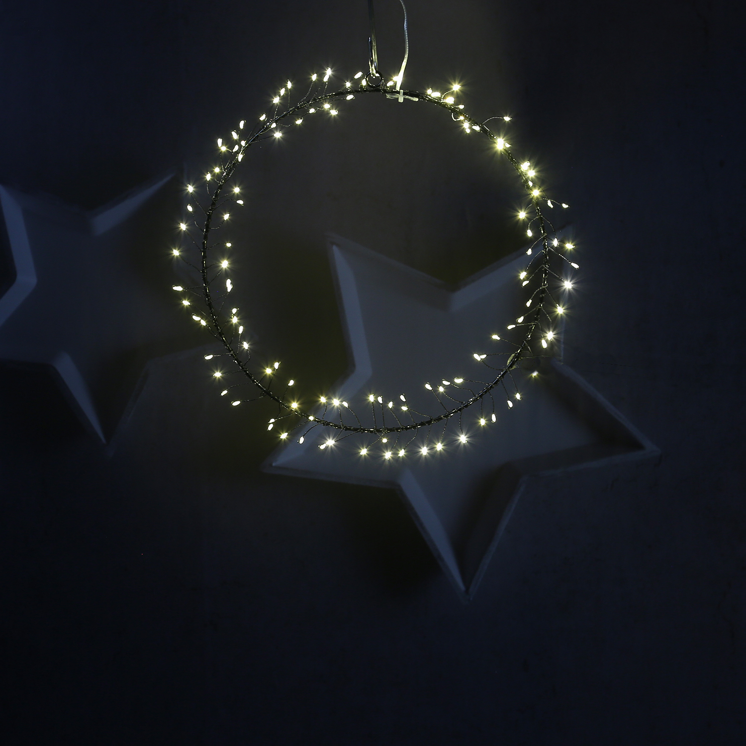 LED Kranz - Lichtkranz - 130 warmweiße LED - D: 30cm - Batterie - Timer - für Innen - schwarz