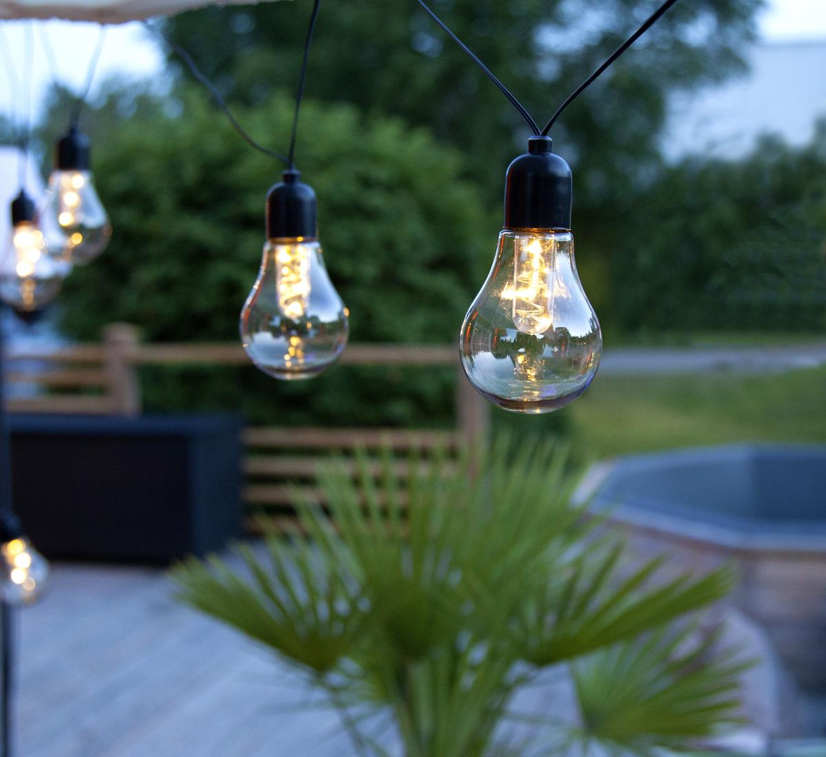 LED Party Lichterkette "Glow" - 10 Birnen á 3 warmweiße LED - L: 4,05m - Batterie - Timer - outdoor