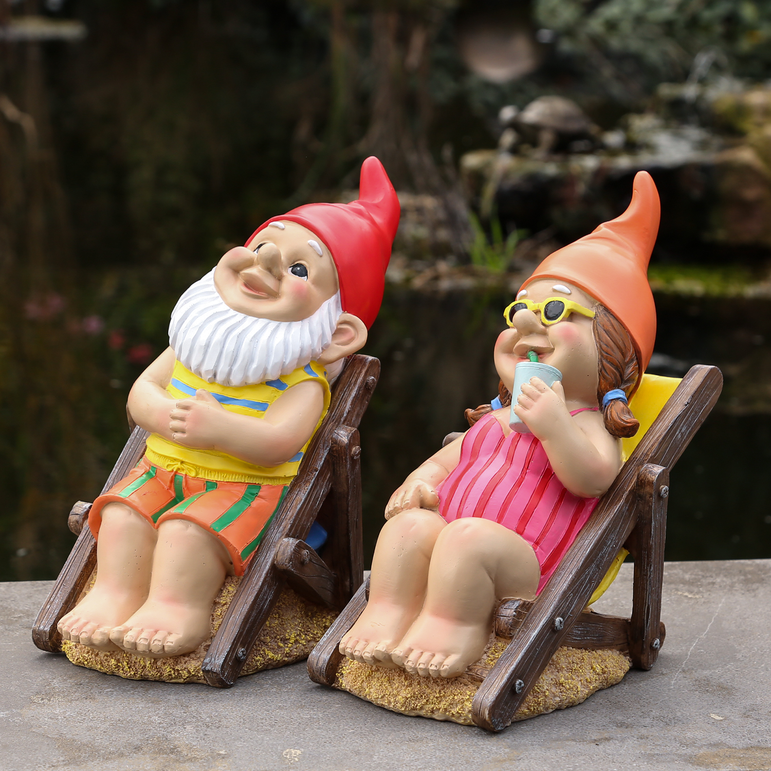 Gartenzwerg BERT - Zwerg im Liegestuhl - Dekofigur - Polyresin - H: 21cm - bunt