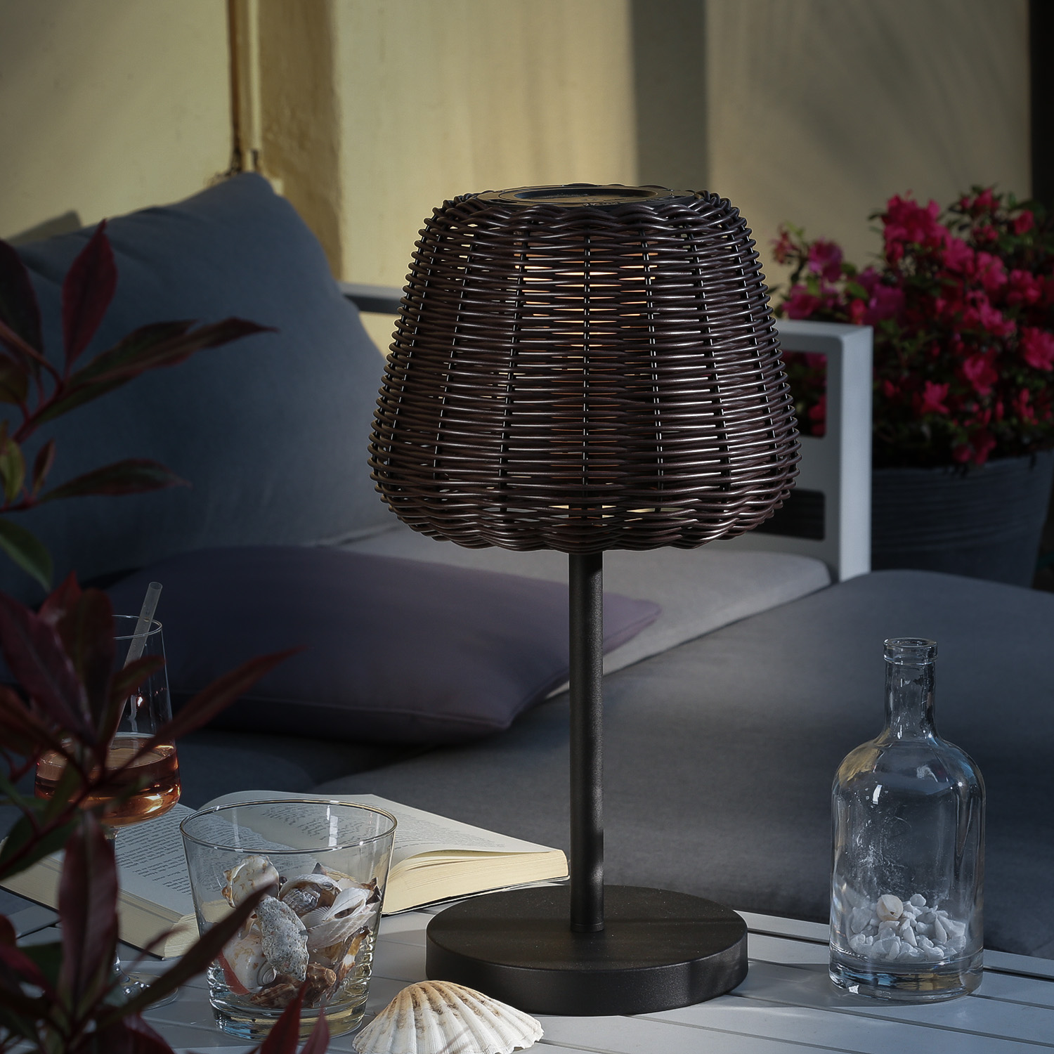 LED Garten Tischleuchte - in Rattanoptik - H: 45cm - dimmbar - aufladbar - mit Fernbedienung - braun