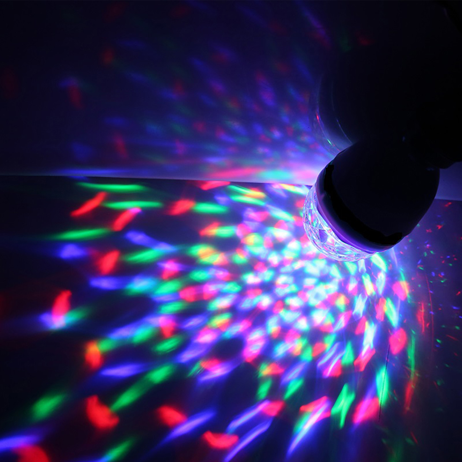 PARTY LAMP - E27 Fassung - einfacher- raumfuellender LED Partyeffekt - mit Fernbedienung