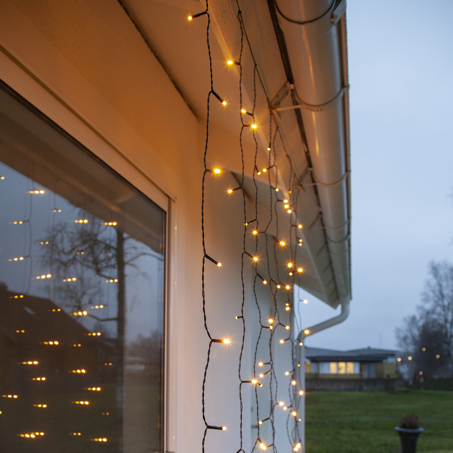 LED Lichtvorhang - Serie LED - outdoor - 80 ultra warmweiße LED - L: 1,3m, H: 1,3m - schwarzes Kabel