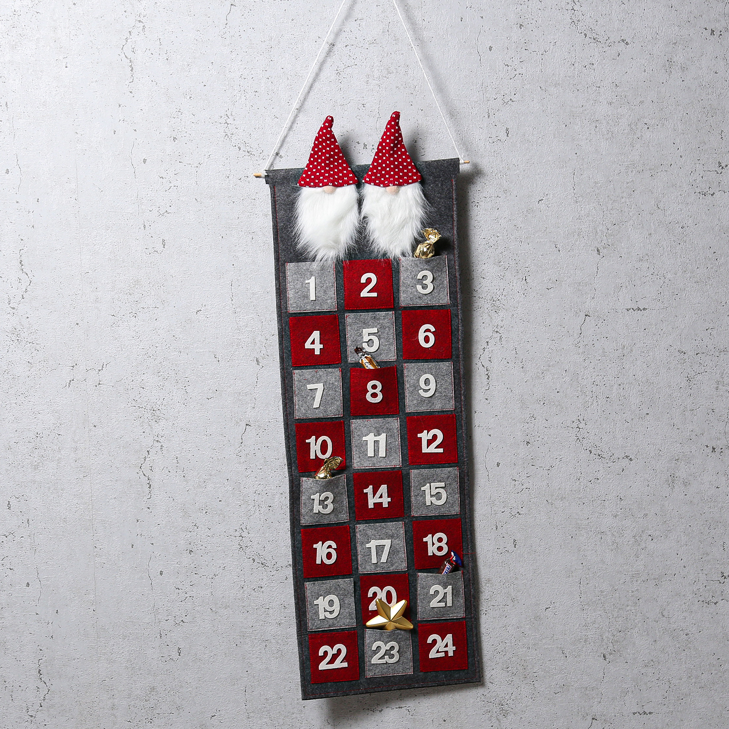 Adventskalender WICHTEL - zum Aufhängen und befüllen - Filz - L: 81cm - grau, rot, weiß