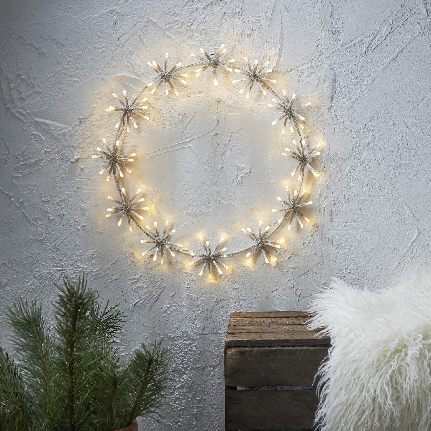 LED Kranz - Wanddeko - hängend - 120 warmweiße LED - D: 50cm - Außentrafo - weiß LED Kranz - Wanddeko - hängend - 120 warmweiße LED - D: 50cm - Außentrafo - weiß