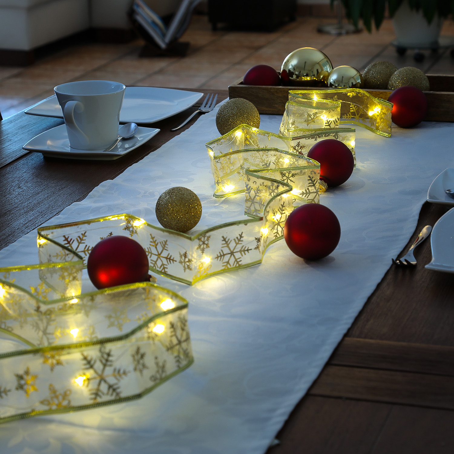 LED Seidenband Lichterkette - Geschenkband - Schneeflockenmotiv - 30 LED - L: 2,7m - Batterie - gold