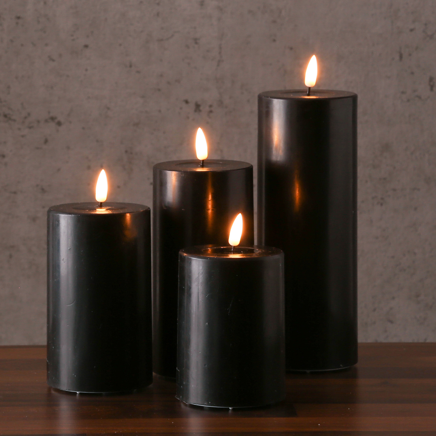 LED Stumpenkerze MIA - Echtwachs - realistische 3D Flamme - H: 12,5cm - Batteriebetrieb - schwarz