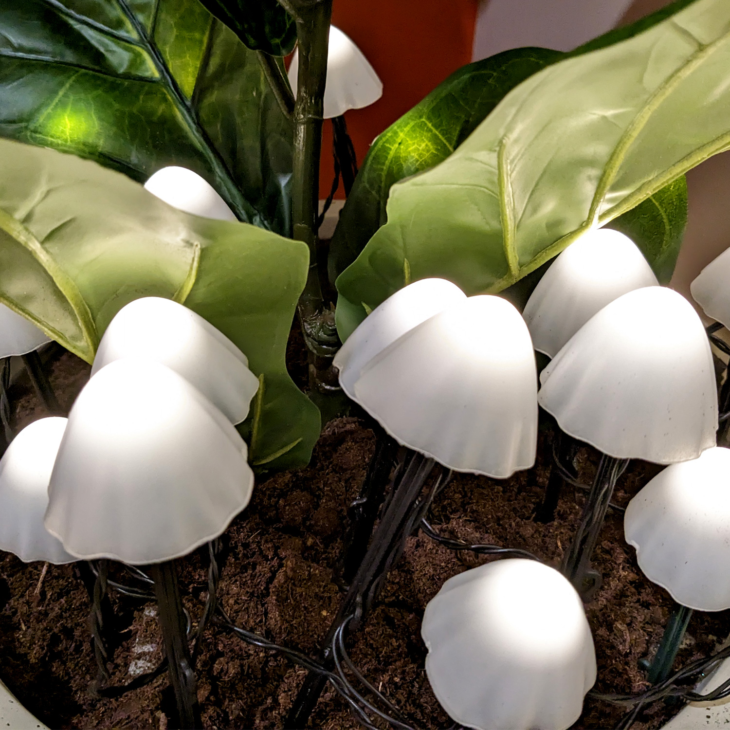 LED Lichterkette Mini Pilze - 20 Gartenstecker mit Erdspießen - 8 Funkt. - Timer - L: 3,8m - weiß