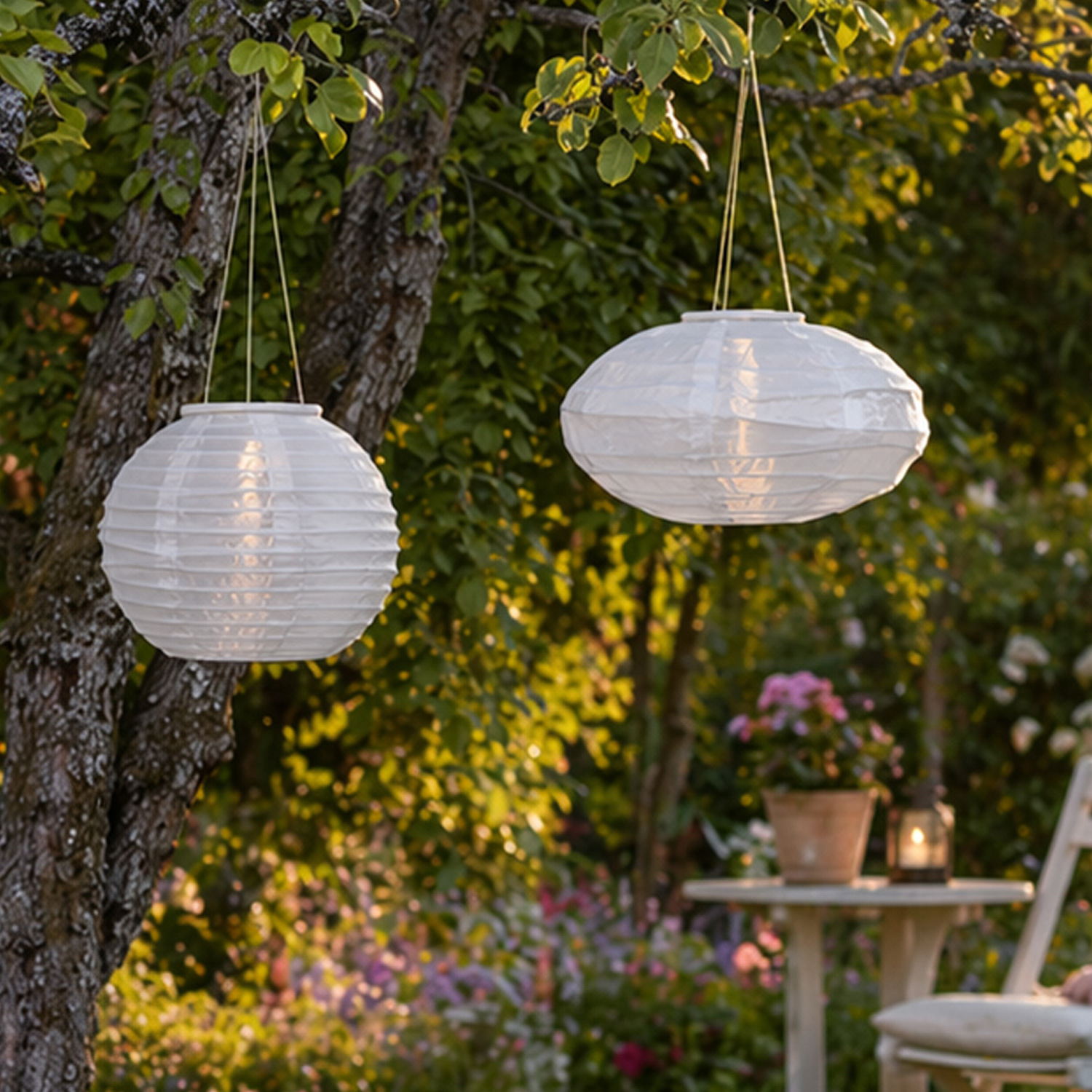 LED Solar Lampions - rund und oval - D: 25cm/35cm - Lichtsensor - weiße Gartenlampions - 2er Set