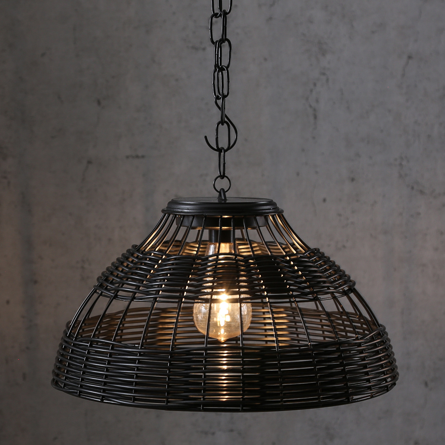 LED Solar Hängeleuchte - Lampenschirm in Korboptik - warmweiße LED - D: 37cm - Lichtsensor - schwarz