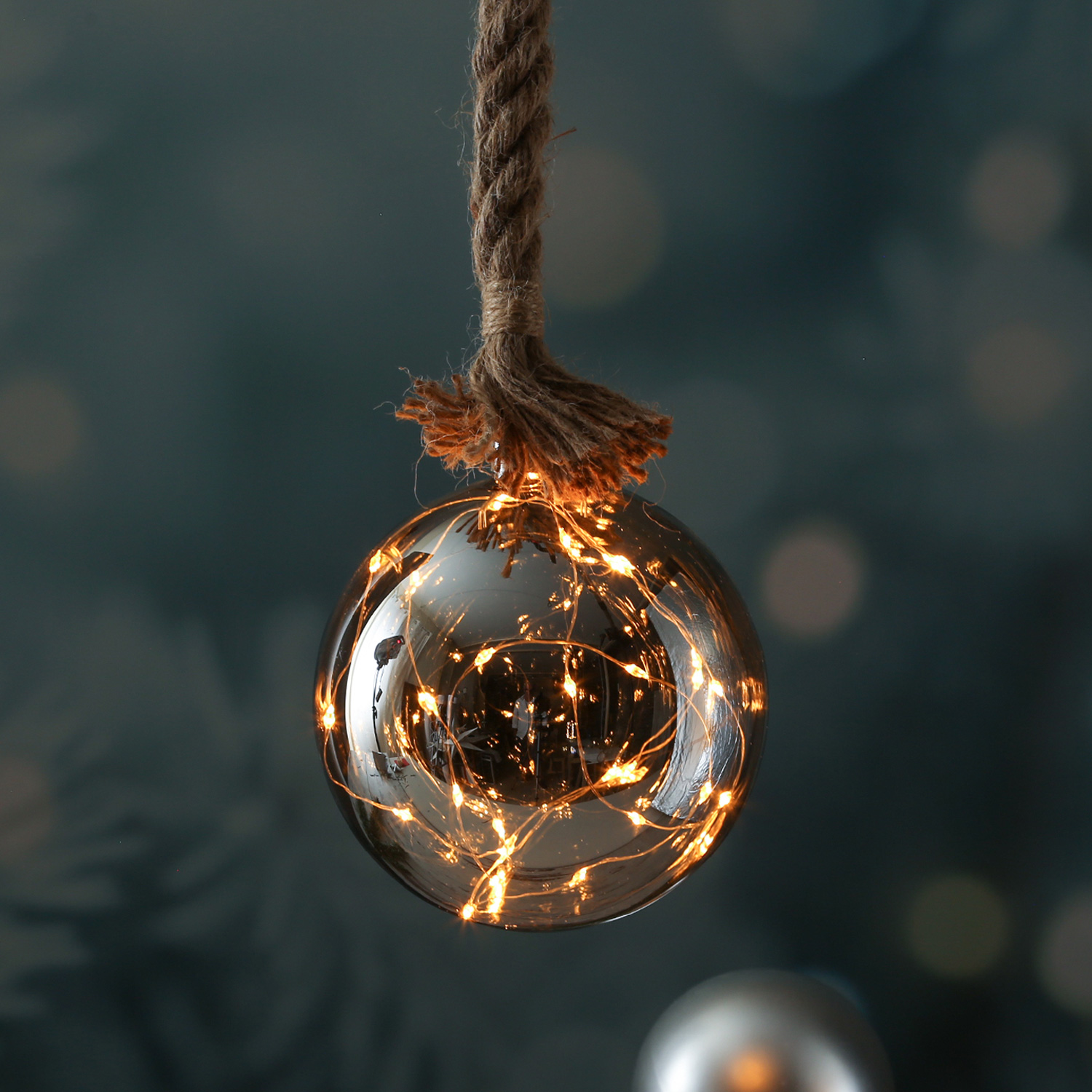 LED Glaskugel JUTTA - mit Juteseil - 40 bernsteinfarbene LED - D: 20cm - Timer - rauchig grau