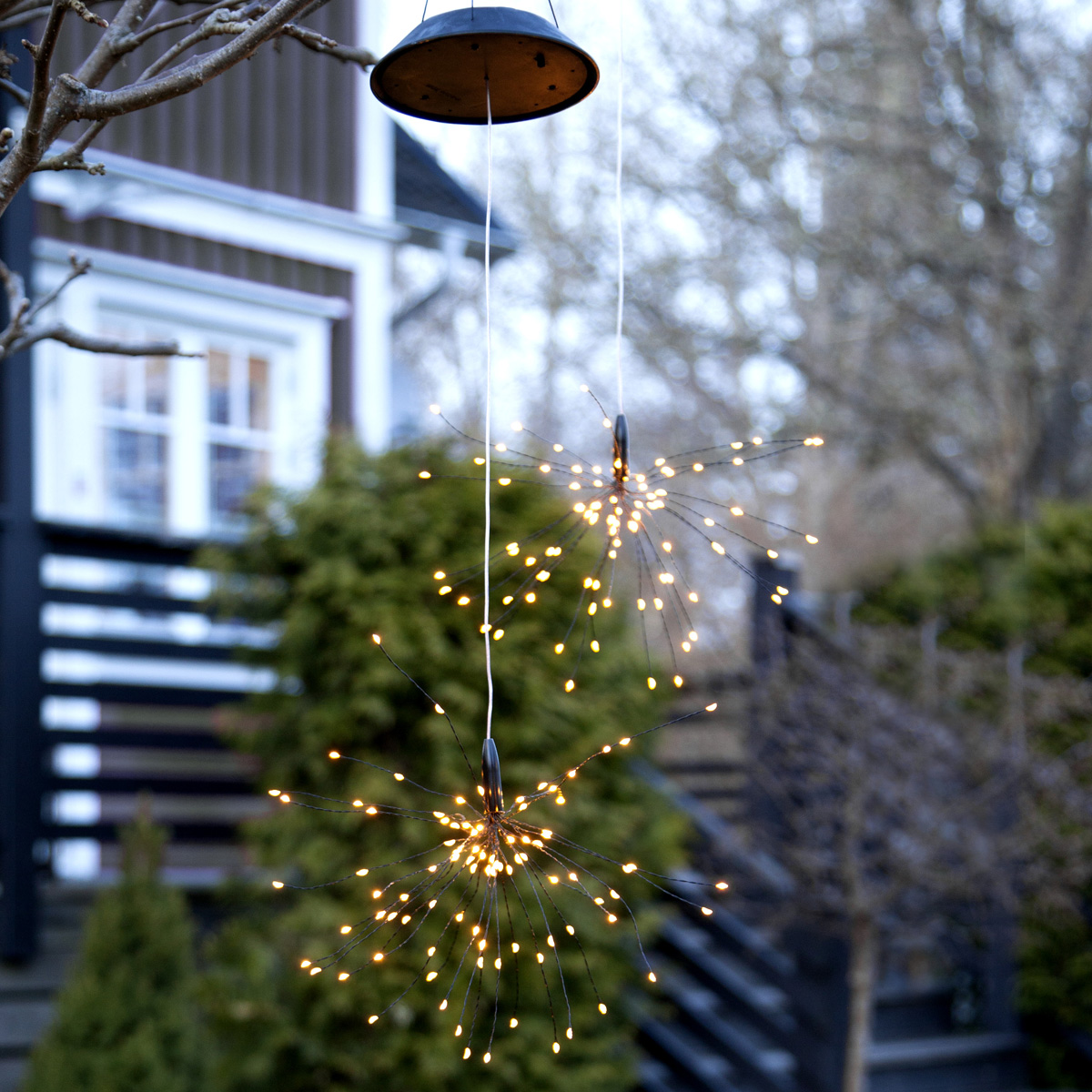 LED Solar Gartendeko "Firework" - 90 warmweiße LED - H: 45cm D: 26cm - Dämmerungssensor - hängend