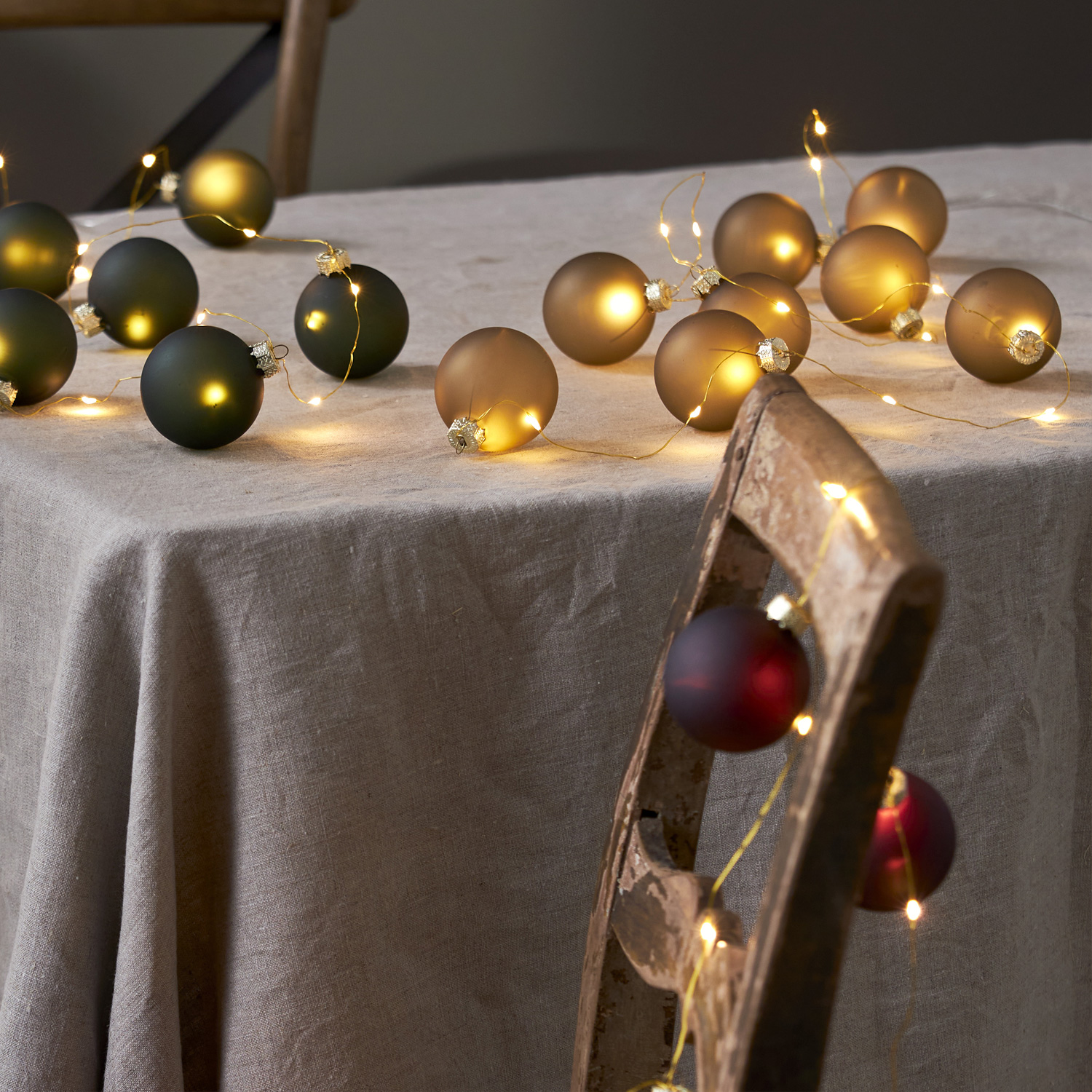 LED Lichterkette Christbaumkugel - Glas - 22 warmweiße LED - L: 1,6m - Timer - Batterie - gold