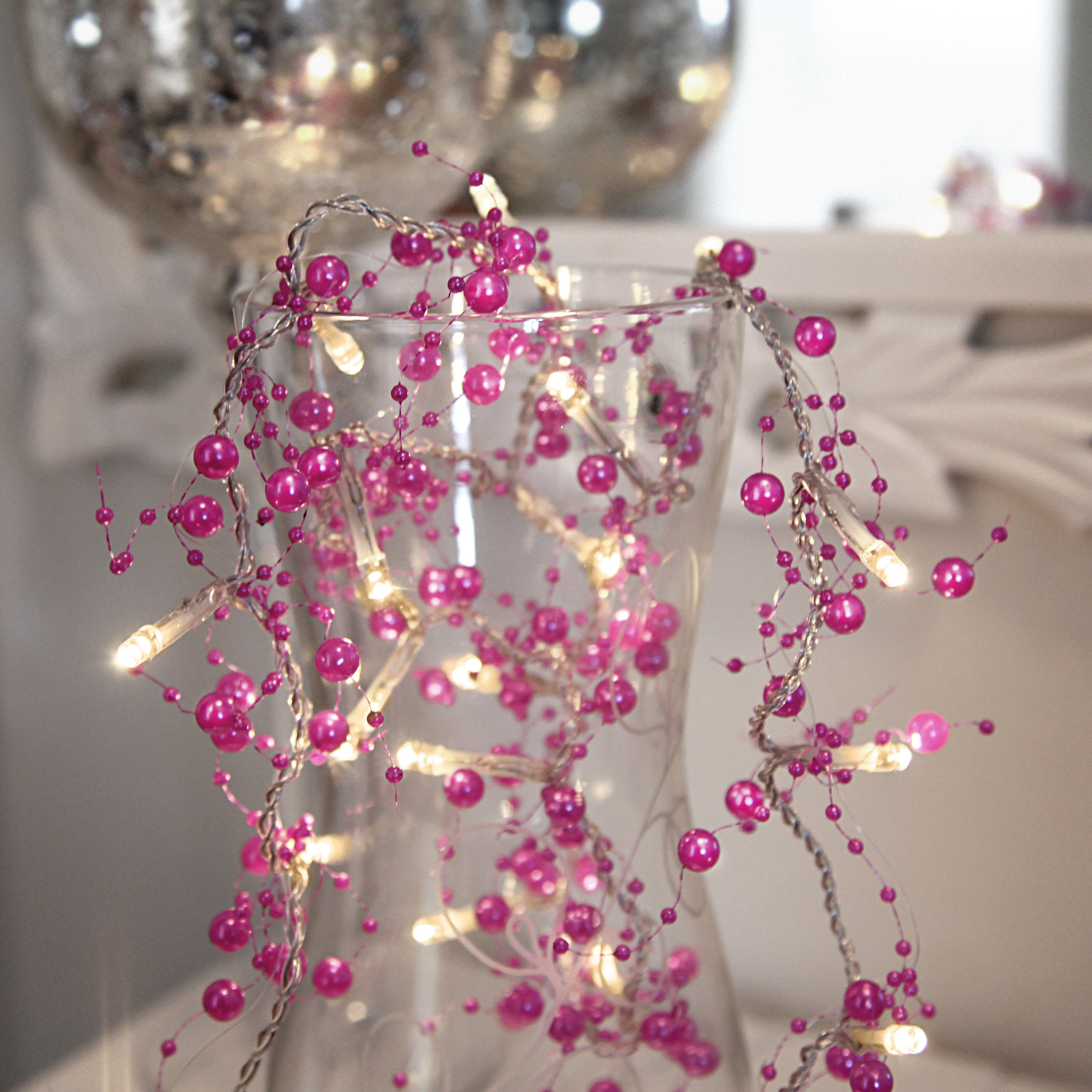 LED Lichterkette mit Perlen - 20 warmweiße LED - 1,15m - Batteriebetrieb - Timer - pink
