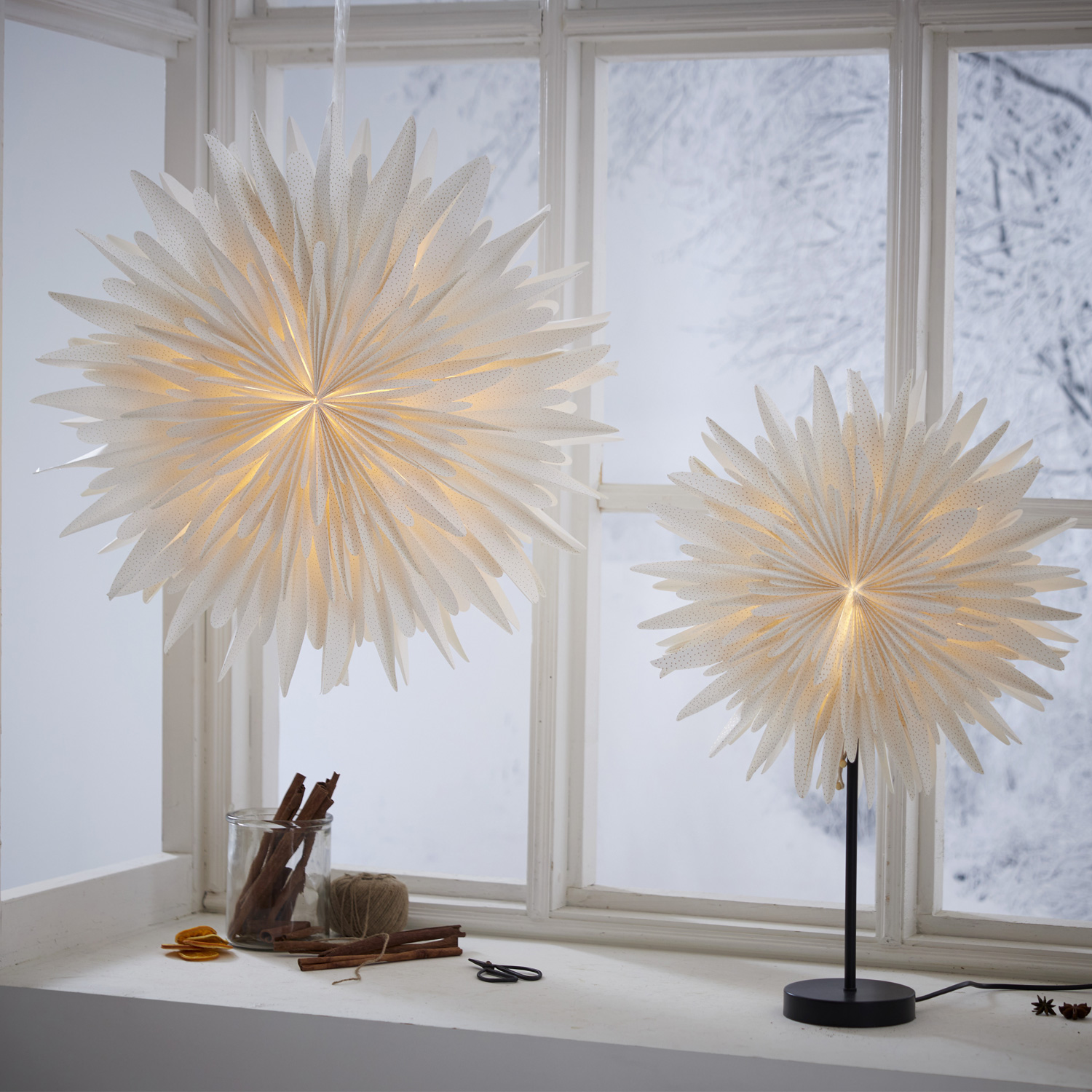 Papierstern WINTER - stehend - D: 43cm - H: 62cm - inkl. E14 Fassung u. Kabel - weiß