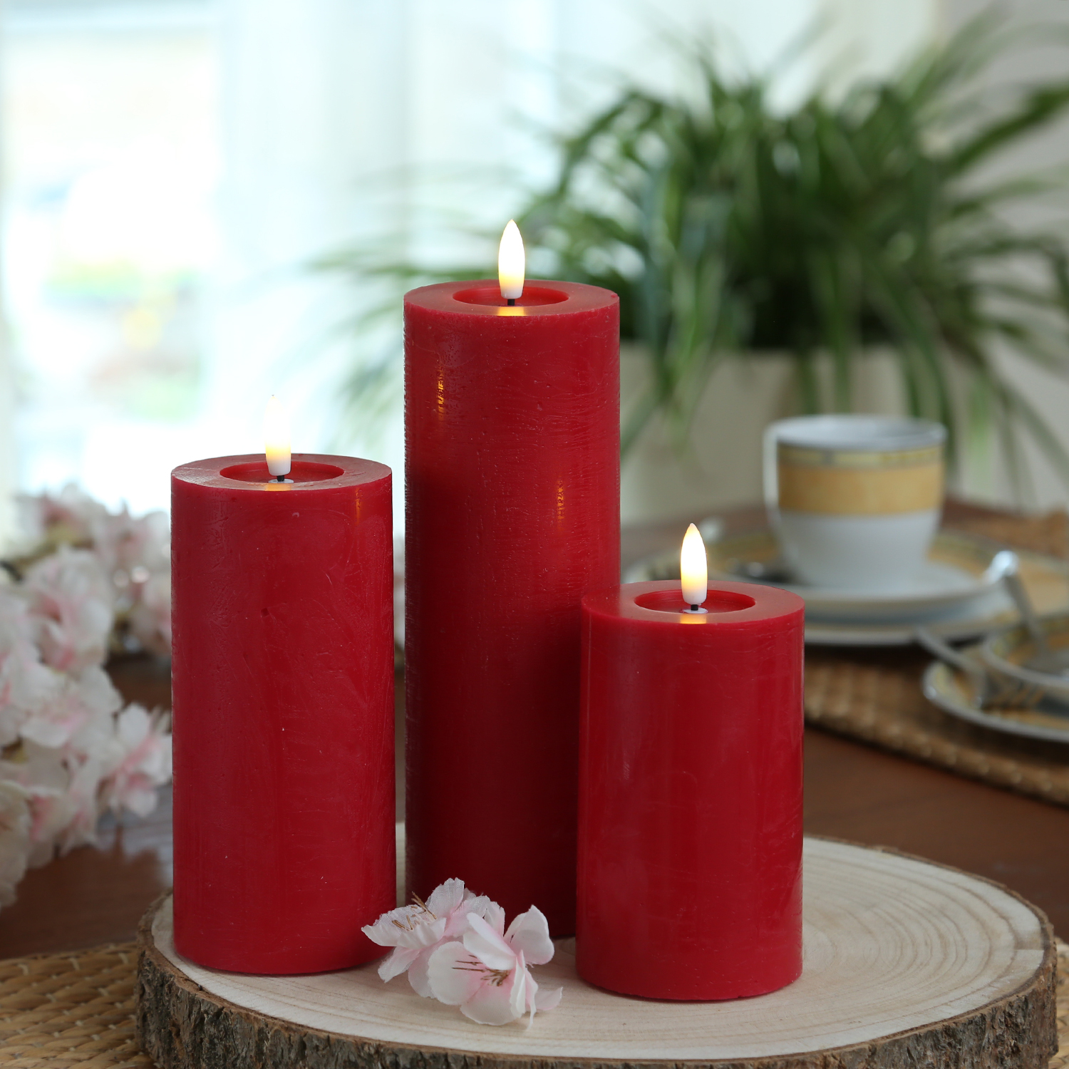 LED Kerze LINA - Rustik-Optik - Echtwachs - 3D Flamme - H: 15cm - D: 7cm - Batterie - Timer - rot