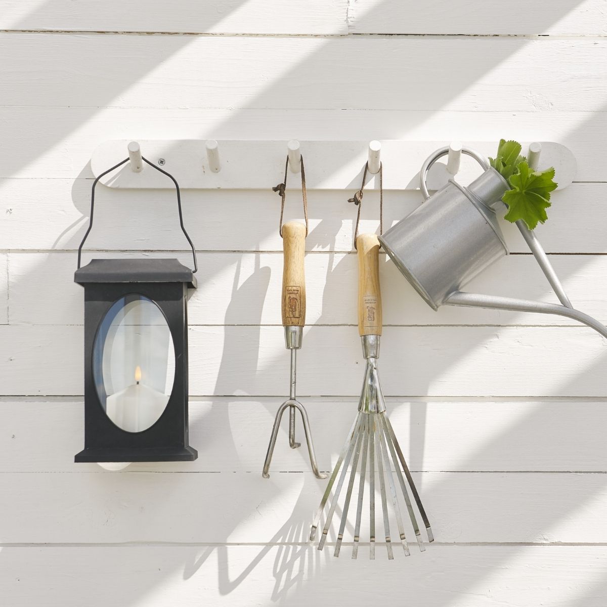 LED Laterne "Flamme" - inkl. LED Kerze - H: 23cm, D: 13,5cm - Batteriebetrieb - Timer - schwarz
