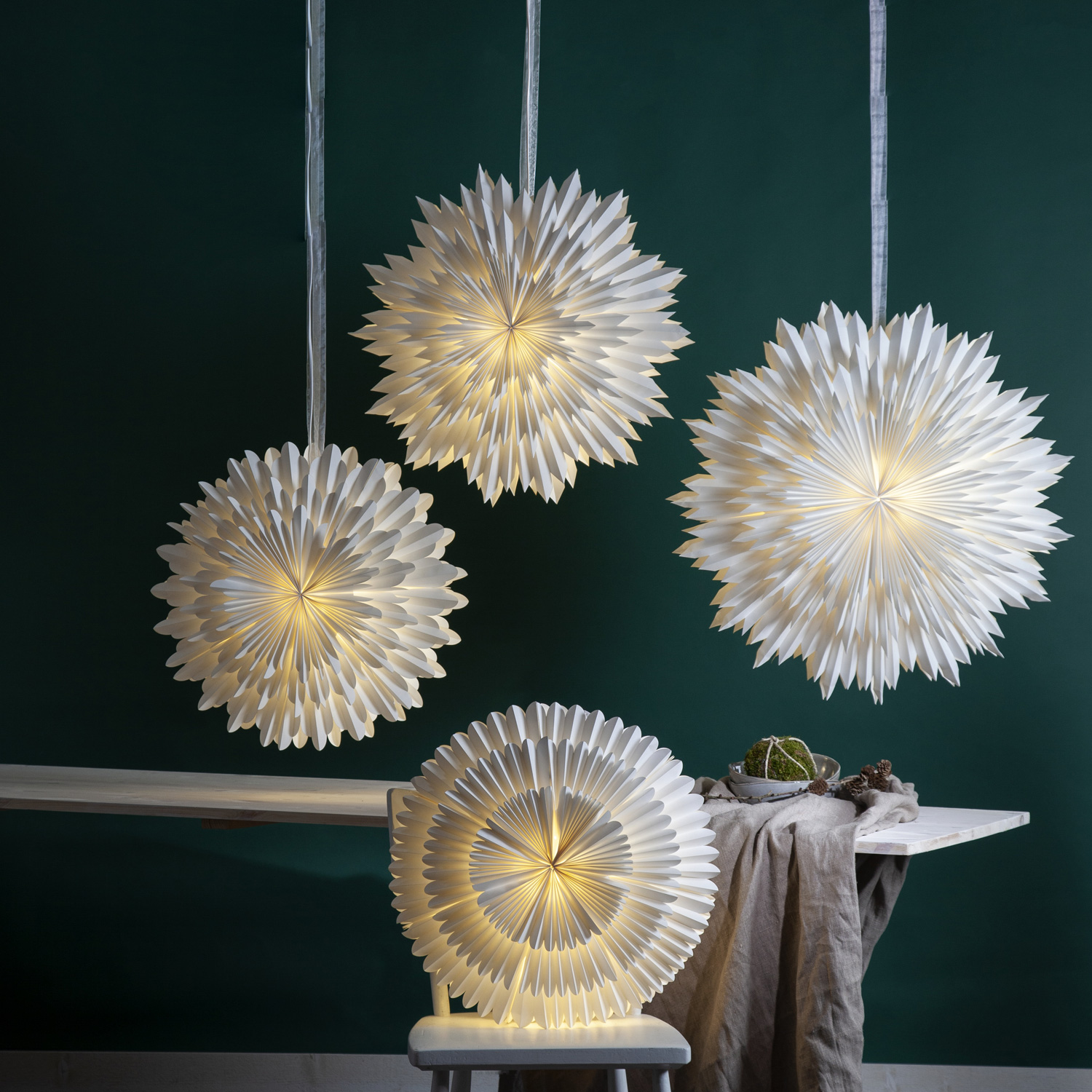 Papierstern - Frost - hängend - D: 50cm - mit Band - zerknittertes Papier - 3 - lagig - weiß