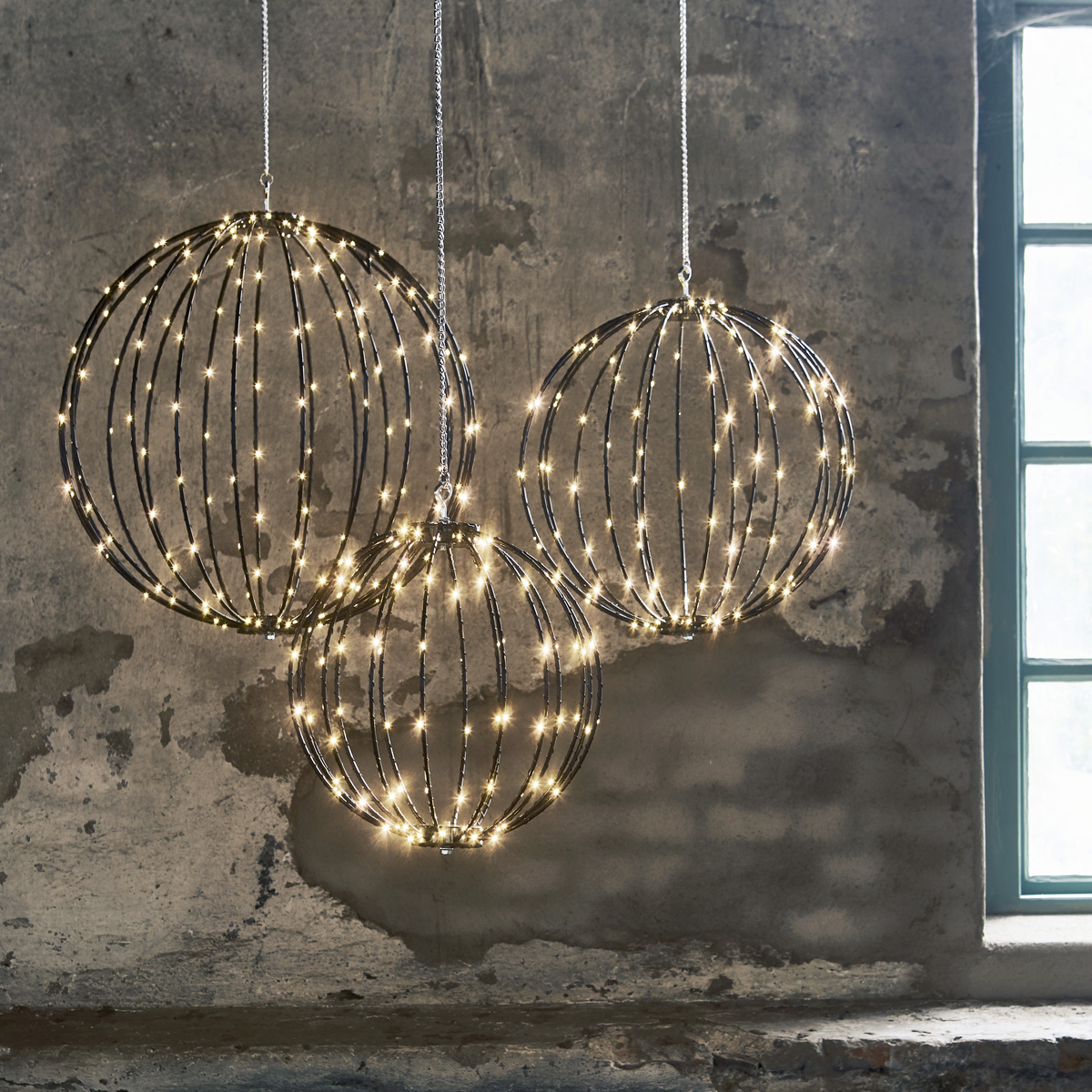 LED 3D Designkugel "Mounty" - D: 40cm - 126 warmweiße LED - 8 Funktionen - faltbar - schwarz