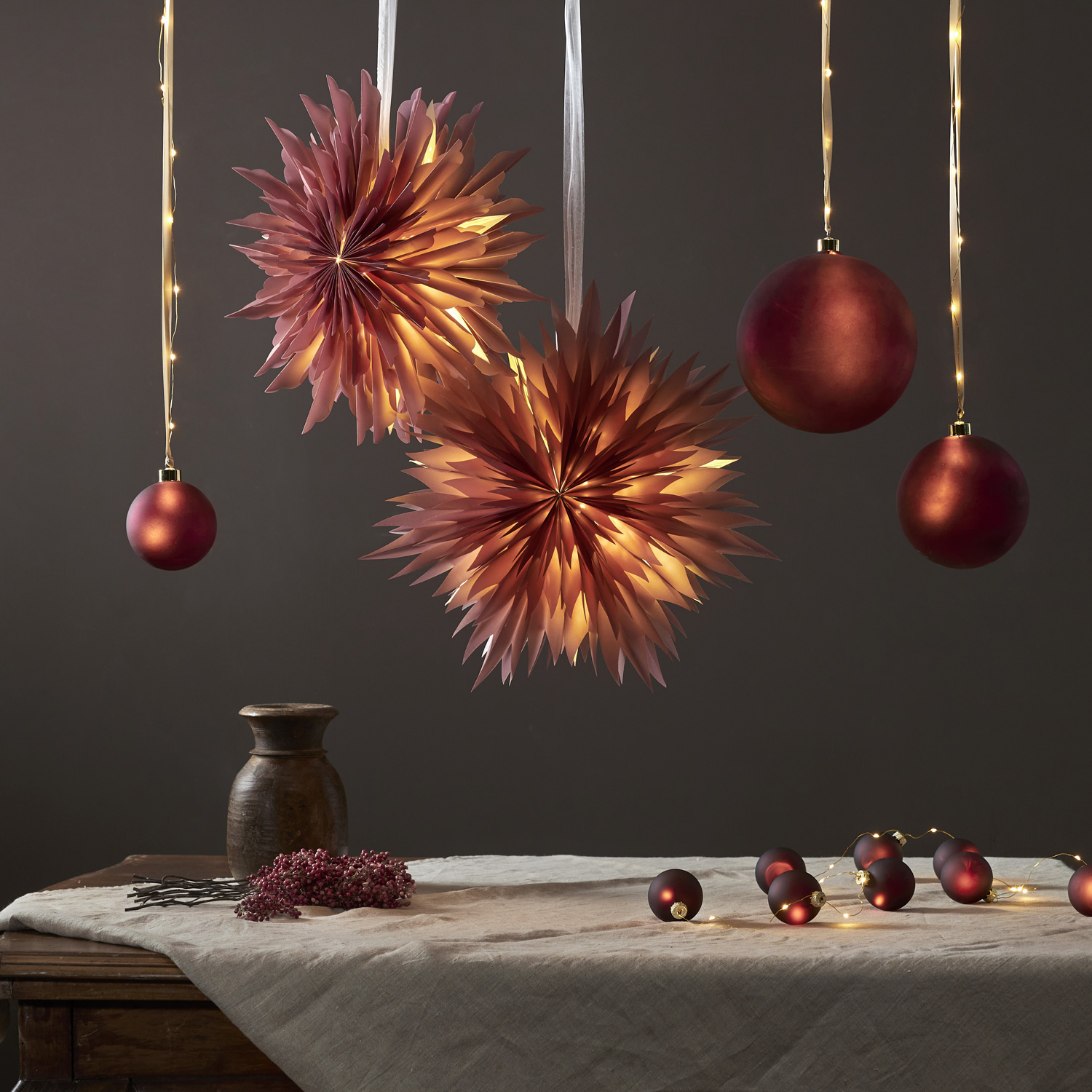 Papierstern EISBLUME - hängend - D: 40cm - mit Band - rot