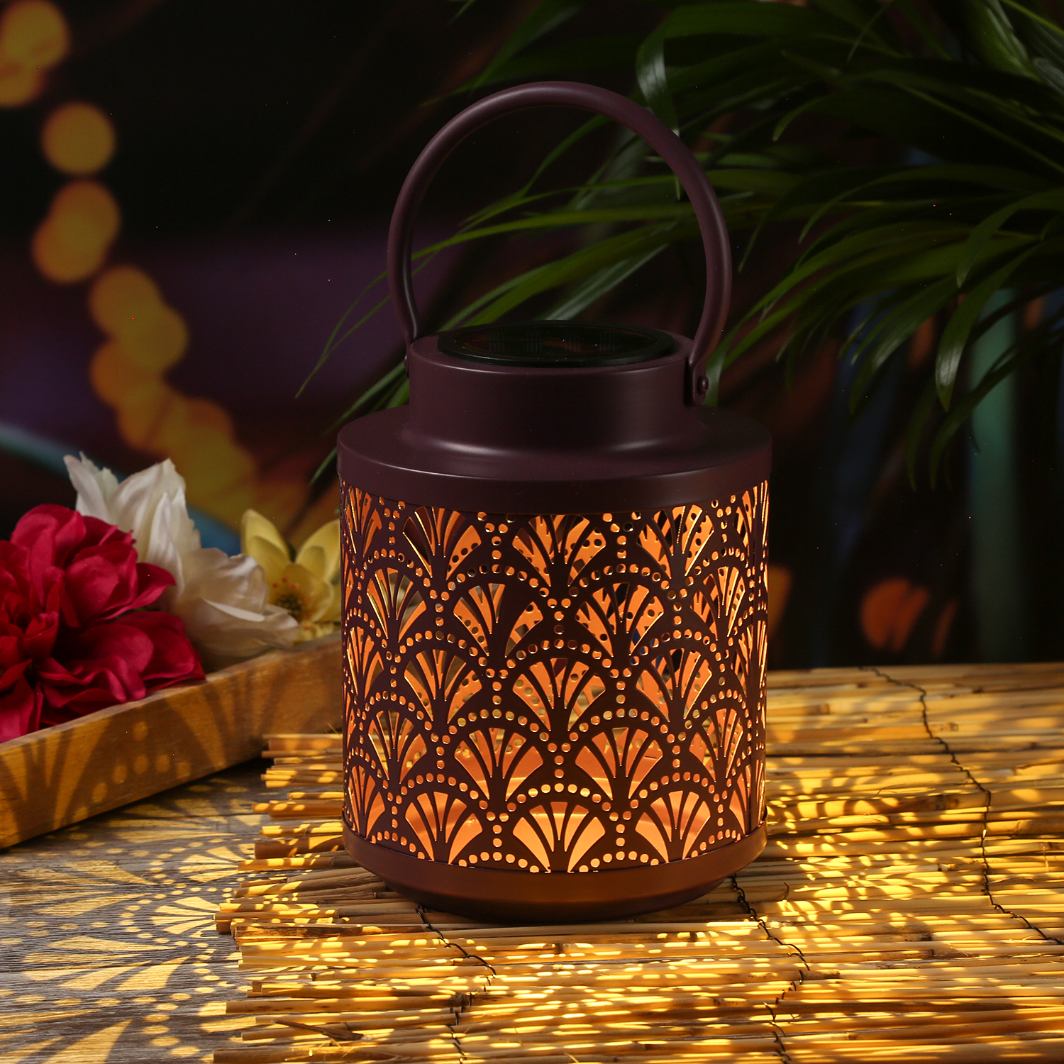 LED Solar Laterne - Fächer Muster - hängend und stehend - H: 19cm - Lichtsensor - für Außen - lila