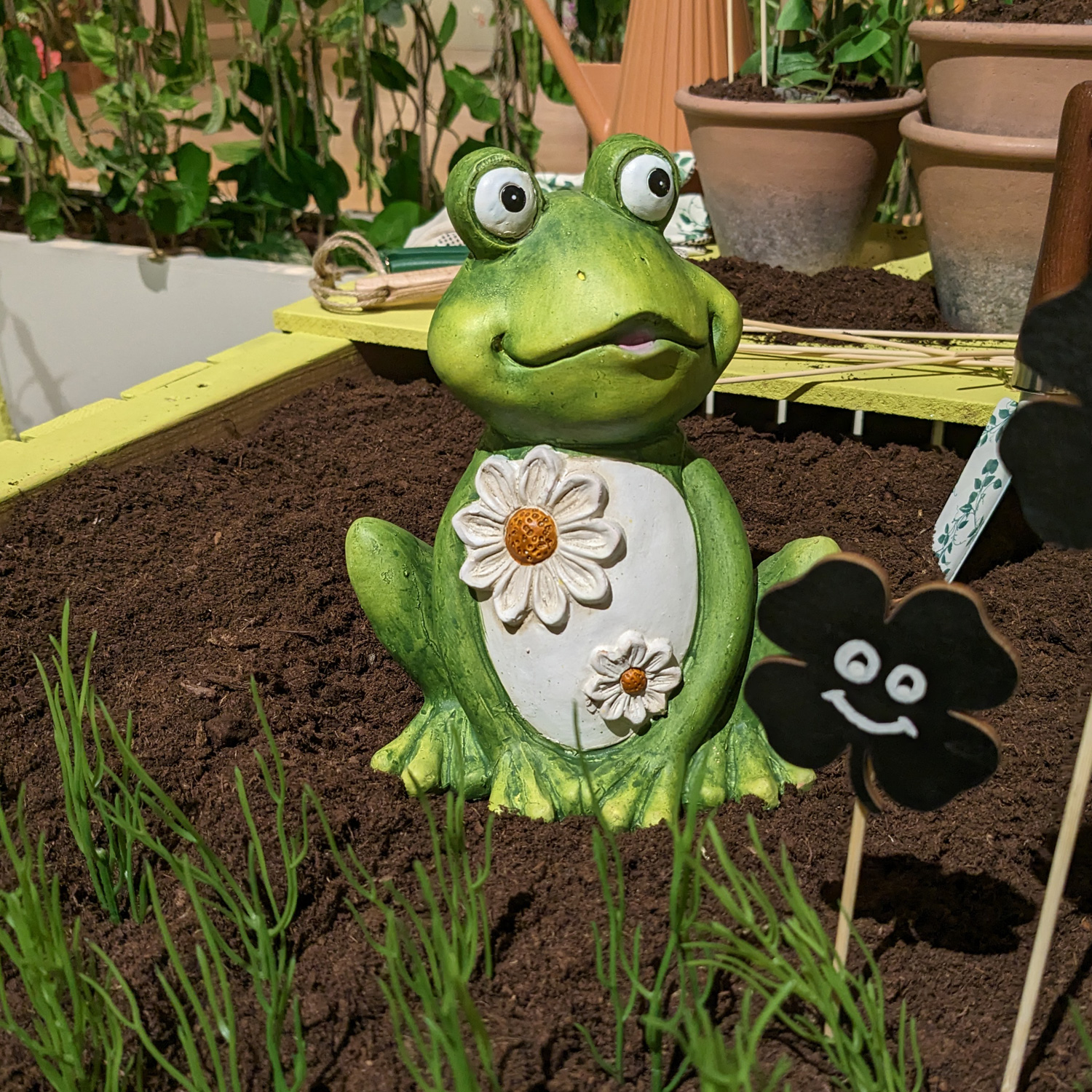 Gartenfigur Frosch Freddi - Tierfigur - Magnesia - H: 16cm - für Außen - grün