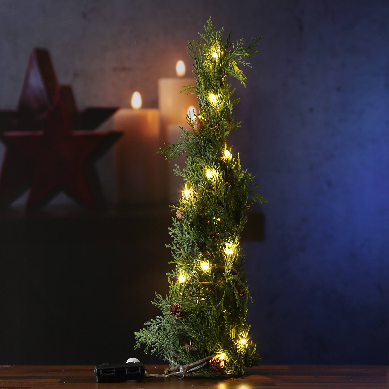 Minibaum THUJA - kleine braune Zapfen - 20 warmweiße LED - H: 55cm - Timer - Batterie - grün