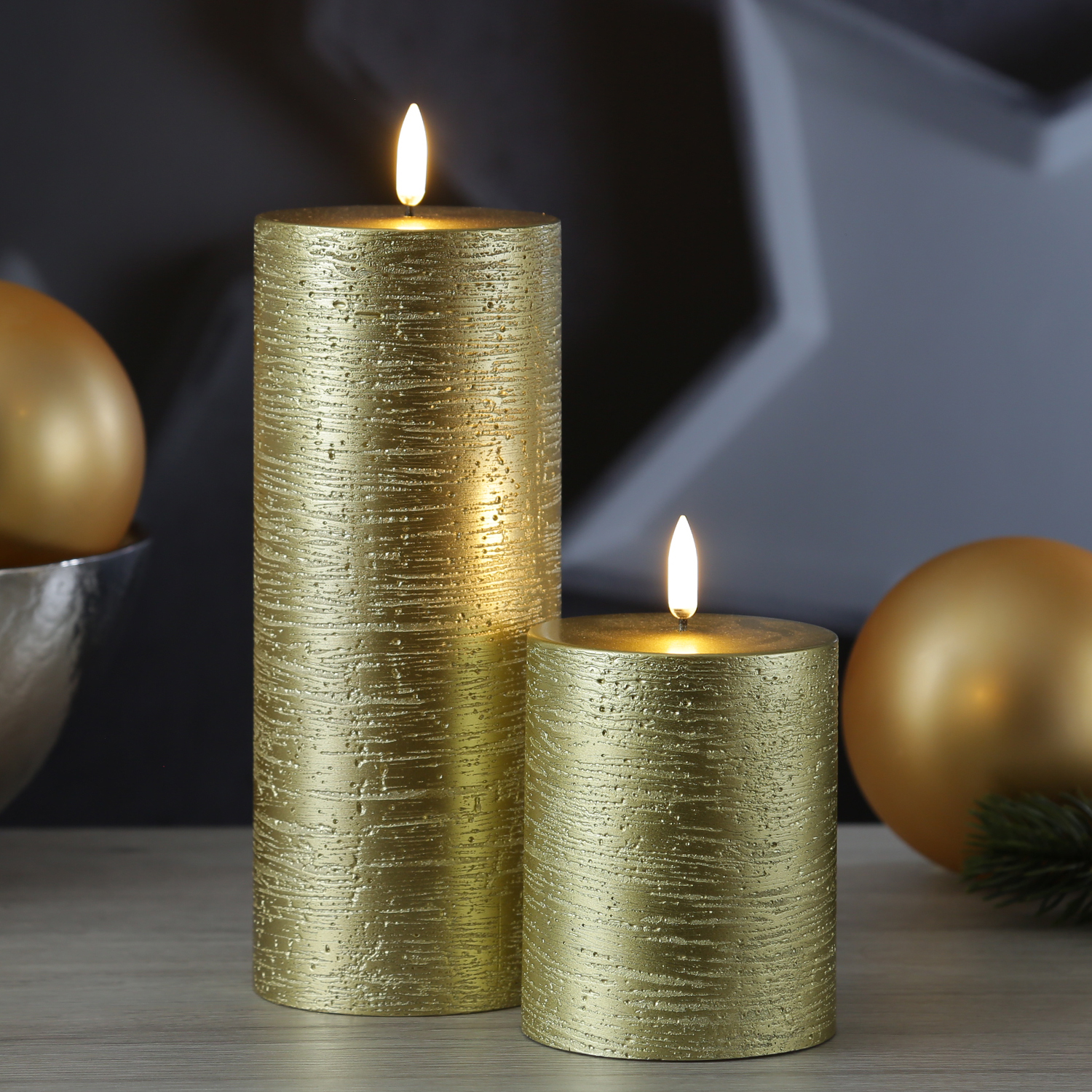 LED Kerze PIA - Rustik-Optik - Echtwachs - H: 20cm - D: 7,8cm - Timer - bis zu 1000 Std. - gold