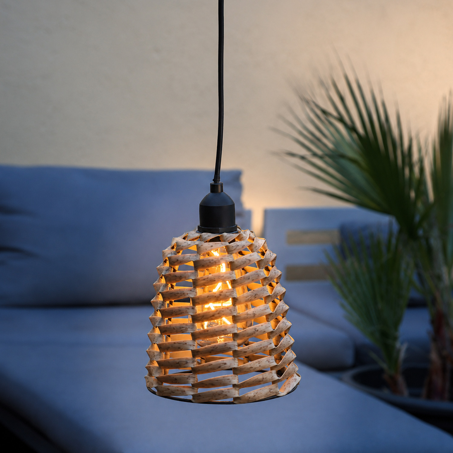 LED Hängeleuchte - Lampenschirm in Rattan-Optik - D: 15cm - Batterie/Timer - outdoor